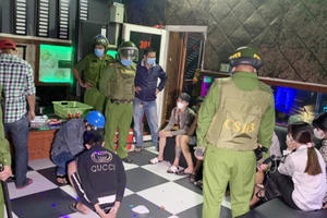 An Giang: Kiểm tra quán Karaoke phát hiện 8 nam, nữ dương tính với ma túy