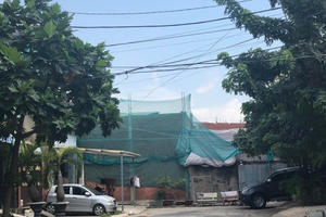 Dân “khóc ròng” vì bị bít đường suốt 16 năm