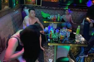 Hà Tĩnh: Mở "tiệc" ma túy trong quán Karaoke, 4 đối tượng bị khởi tố