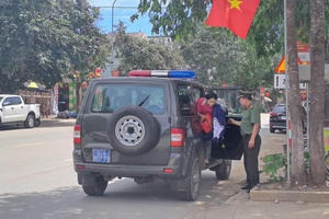 Lực lượng "Phản ứng nhanh tiếp sức mùa thi" huyện Quế Phong hỗ trợ thí sinh có hoàn cảnh đặc biệt