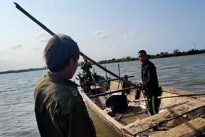 Khai thác cát trái phép, đánh Công an viên nhập viện