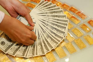 Vàng tiếp tục giảm 140.000 đồng