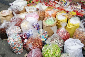 Bánh mứt kẹo “ba không” tái xuất trên thị trường