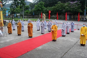 Những Tăng Ni phát nguyện dấn thân vào vùng dịch