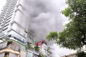 Hà Nội: Giải cứu kịp thời người đàn ông ngạt khí trong vụ cháy nhà 5 tầng Hà Nội: Giải cứu kịp thời người đàn ông ngạt khí trong vụ cháy nhà 5 tầng