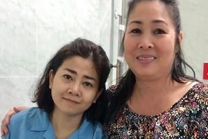 Mẹ Mai Phương lo lắng vì sức khỏe của con gái rất yếu Mẹ Mai Phương lo lắng vì sức khỏe của con gái rất yếu