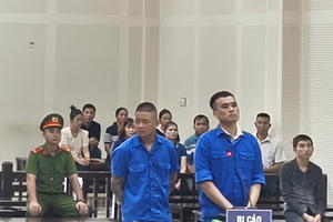 Quảng Ninh: Đâm người trọng thương khi đi hát karaoke, 2 bị cáo lãnh án