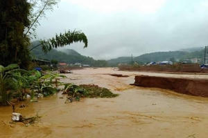 Mưa lũ cuốn trôi một em bé 5 tuổi tại Thanh Hoá