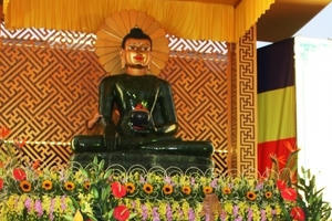 Trưng bày tượng Phật ngọc hòa bình lớn nhất thế giới ở chùa Hoàng Phúc Trưng bày tượng Phật ngọc hòa bình lớn nhất thế giới ở chùa Hoàng Phúc