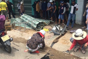 [Clip]: Nhân viên rửa xe lùi ô tô của khách tông 2 người trọng thương