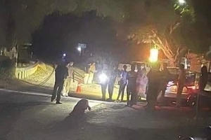 Hoà Bình: Xe máy va chạm xe đầu kéo, 1 người tử vong