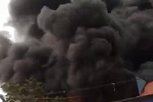 Hưng Yên: “Bà hỏa” thiêu rụi nhà kho, nhiều người phát hoảng