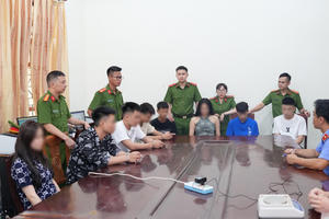 Bắt giữ nhóm thanh niên đang phê ma tuý trong phòng karaoke lúc rạng sáng