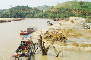 Cấm hoạt động khai thác cát, sỏi lòng sông tại khu vực có nguy cơ sạt lở Cấm hoạt động khai thác cát, sỏi lòng sông tại khu vực có nguy cơ sạt lở