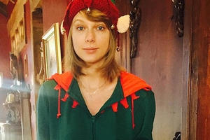 Taylor Swift khoe mặt mộc xinh đẹp, đập tan tin đồn chia tay