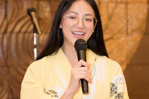 Hoa hậu Phương Khánh mặc kimono hát live hit của Chi Pu