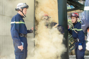 Mục sở thị huấn luyện kỹ năng chịu đựng khắc nghiệt của người lính cứu hỏa