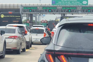 Tổng cục Đường bộ nói gì việc thu phí không dừng tê liệt trên cao tốc?