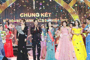 Nguyễn Thị Thanh Thúy đăng quang Nữ hoàng Doanh nhân đất Việt 2022