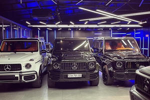 Showroom tại SG khoe dàn xe hàng trăm tỷ đồng xếp chật kín trong mùa dịch: Có siêu xe nhưng Mercedes-AMG G63 mới gây chú ý bởi số lượng khủng