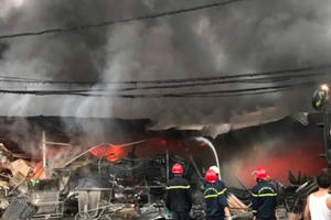 Thanh Hoá: Cháy chợ tạm Còng, hàng trăm ki-ốt bị thiêu rụi