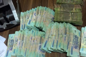 Lĩnh án 14 năm tù vì chiếm đoạt tài sản bằng nghề..."buôn nước bọt"