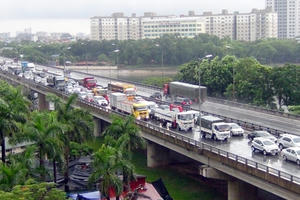 Hà Nội: Hàng ngàn ô tô “chết cứng” ở đường trên cao