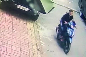 Trộm 11 nghìn USD trong xe Mercedes rồi "sắm" ngay xe SH thì bị bắt