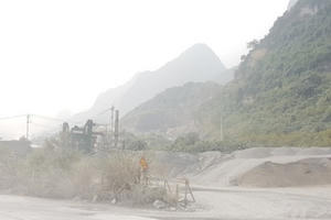 Hà Nam: Trạm trộn bê tông nhựa không phép ngang nhiên hoạt động