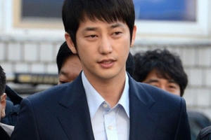 Bê bối cưỡng dâm biến sự nghiệp của Park Shi Hoo thành “bong bóng xà phòng”