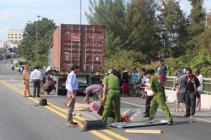 Cận cảnh hiện trường vụ tai nạn thảm khốc trên cầu Rạch Miễu