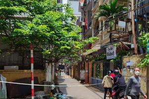 Bàng hoàng phát hiện thi thể người đàn ông rơi từ tầng cao tòa nhà xuống đất