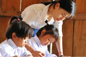 Bộ Chính trị yêu cầu đổi mới chính sách tiền lương đối với giáo viên