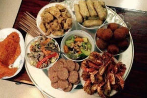 Ngày nấu 40 mâm cỗ cúng ông Công ông Táo, còng lưng không hết việc