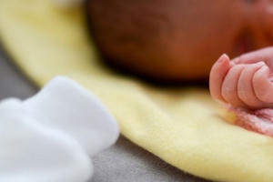 Tiếng khóc của trẻ sơ sinh làm lộ đường dây mua bán người