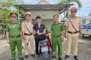 Phát hiện hai người điều khiển xe máy chạy quá tốc độ, dương tính với ma túy