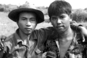 Chuyện cảm động phía sau tấm hình 'Hai người lính'