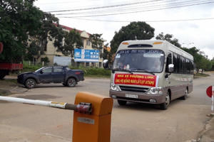 Người Việt về nước tránh lũ sau vụ vỡ đập thủy điện ở Lào