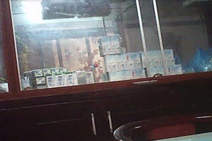 Đẻ thuê giá 700 triệu, thử ADN và nhận con 'liền tay'