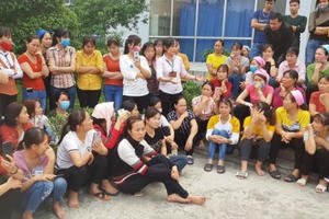 Hơn 1.200 công nhân bỏ ăn tập thể vì nghi nhà bếp dùng thực phẩm bẩn