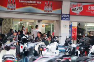Quận Hai Bà Trưng: Nhiều quán bia hoạt động "như chưa hề" có dịch COVID-19
