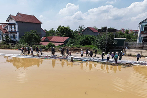 Nước sông Cầu vượt báo động 3 hơn 2 mét, Hà Nội thông báo khẩn cấp di dời dân