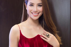 Liên tục xuất hiện tại các sự kiện, Phạm Hương vẫn giữ được thần thái "sang chảnh"