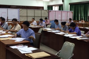 Chấm thi những ngày "nước rút", giám khảo chịu nhiều áp lực!