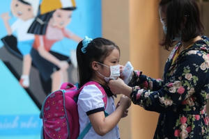 Cho học sinh từ lớp 1-6 đến trường: Hà Nội có đối mặt nguy cơ bùng dịch trở lại?