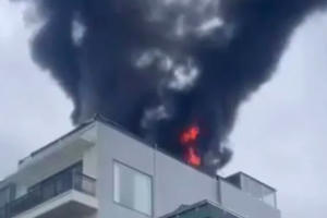 Hà Nội: Cháy nhà cao tầng, cột khói cao hàng chục mét nhiều người tá hoả bỏ chạy