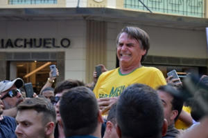 Ứng cử viên tổng thống Brazil bị đâm dao khi đang vận động tranh cử