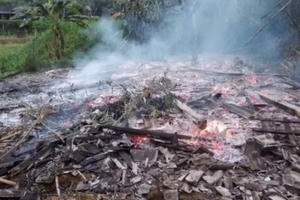 Yên Bái: Đốt lửa sưởi ấm trong đêm, 1 ngôi nhà bị "bà hoả" thiêu rụi