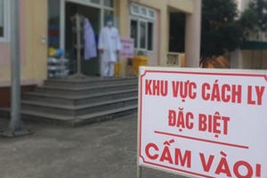 Đang phải cách ly tại nhà vẫn đi dự giải bóng chuyền của địa phương