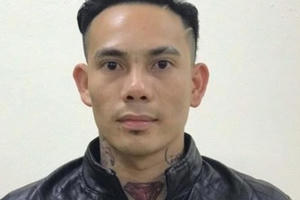 Dùng súng, dao và chất bẩn để uy hiếp con nợ